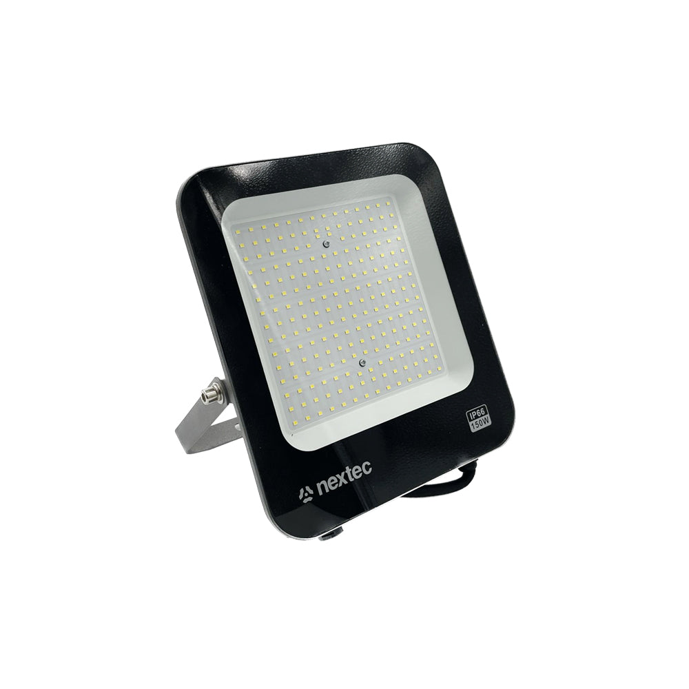 LED Fluter 150 W 5000 K IP65 in schwarzem Aluminiumgehäuse mit schwenkbarem Bügel