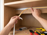 LED-Streifen im Schrank montieren: Schritt für Schritt